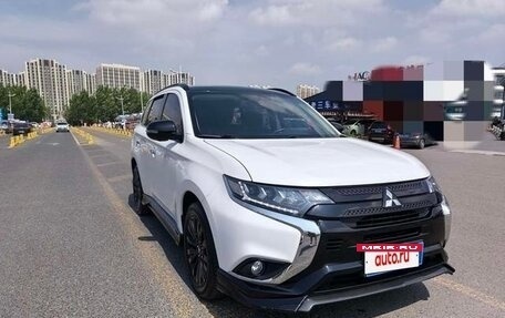 Mitsubishi Outlander III рестайлинг 3, 2022 год, 2 725 600 рублей, 15 фотография
