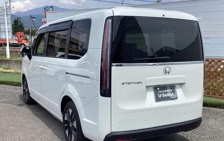 Honda Stepwgn, 2022 год, 2 000 000 рублей, 7 фотография