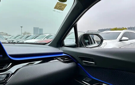 Toyota C-HR I рестайлинг, 2022 год, 1 600 777 рублей, 10 фотография
