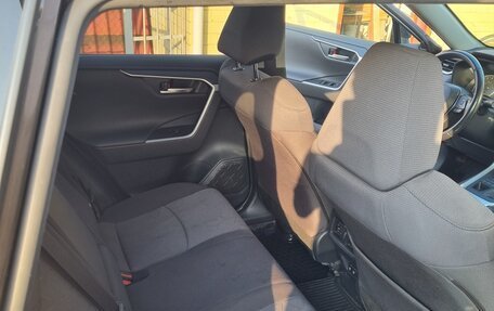Toyota RAV4, 2020 год, 2 890 000 рублей, 6 фотография