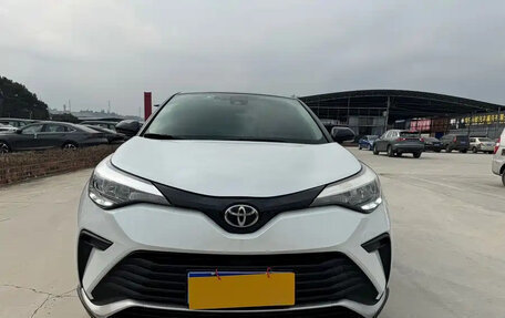 Toyota C-HR I рестайлинг, 2022 год, 1 700 777 рублей, 2 фотография
