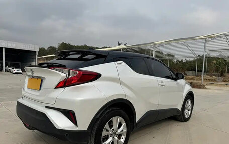 Toyota C-HR I рестайлинг, 2022 год, 1 700 777 рублей, 4 фотография