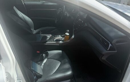 Toyota Camry, 2022 год, 2 750 000 рублей, 5 фотография