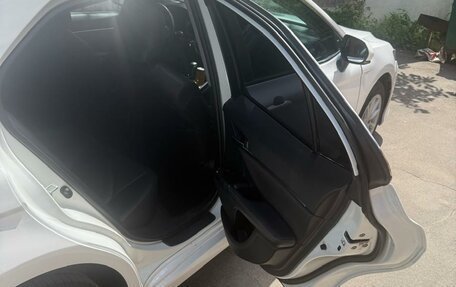 Toyota Camry, 2022 год, 2 750 000 рублей, 8 фотография