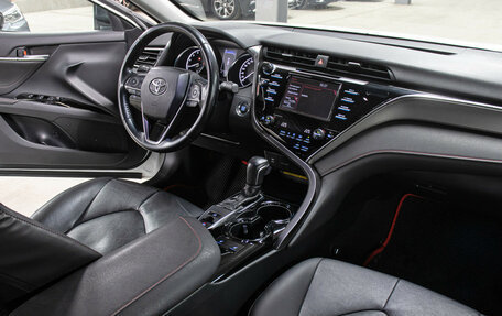 Toyota Camry, 2020 год, 2 698 000 рублей, 11 фотография