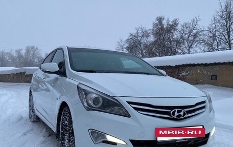 Hyundai Solaris II рестайлинг, 2015 год, 950 000 рублей, 2 фотография