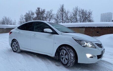 Hyundai Solaris II рестайлинг, 2015 год, 950 000 рублей, 5 фотография