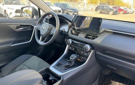 Toyota RAV4, 2024 год, 4 290 000 рублей, 10 фотография