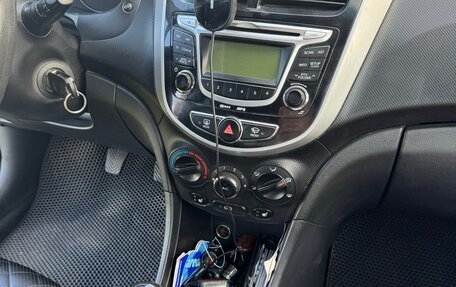 Hyundai Solaris II рестайлинг, 2011 год, 850 000 рублей, 2 фотография