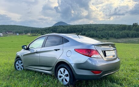 Hyundai Solaris II рестайлинг, 2011 год, 850 000 рублей, 10 фотография