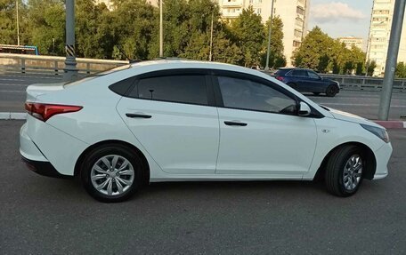 Hyundai Solaris II рестайлинг, 2020 год, 1 200 000 рублей, 3 фотография