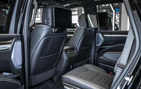 Cadillac Escalade V, 2025 год, 19 000 000 рублей, 18 фотография