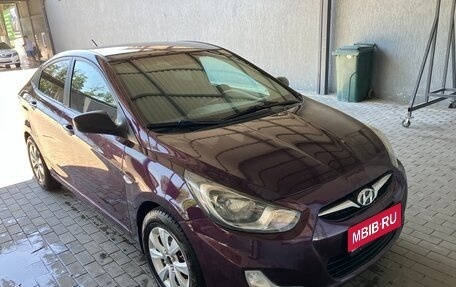 Hyundai Solaris II рестайлинг, 2012 год, 630 000 рублей, 1 фотография