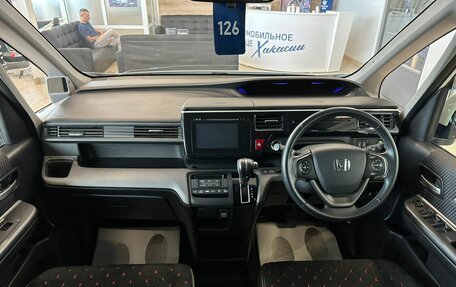 Honda Stepwgn IV, 2017 год, 2 449 000 рублей, 16 фотография