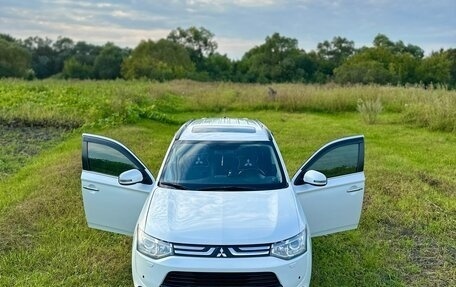 Mitsubishi Outlander III рестайлинг 3, 2013 год, 2 200 000 рублей, 1 фотография