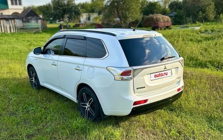 Mitsubishi Outlander III рестайлинг 3, 2013 год, 2 200 000 рублей, 4 фотография