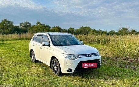 Mitsubishi Outlander III рестайлинг 3, 2013 год, 2 200 000 рублей, 2 фотография