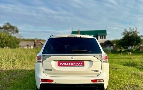 Mitsubishi Outlander III рестайлинг 3, 2013 год, 2 200 000 рублей, 5 фотография