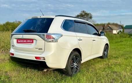 Mitsubishi Outlander III рестайлинг 3, 2013 год, 2 200 000 рублей, 6 фотография