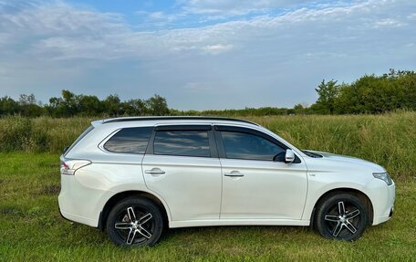 Mitsubishi Outlander III рестайлинг 3, 2013 год, 2 200 000 рублей, 7 фотография