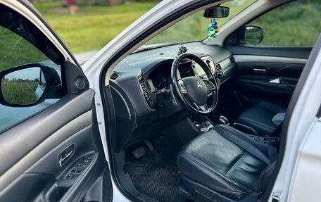Mitsubishi Outlander III рестайлинг 3, 2013 год, 2 200 000 рублей, 9 фотография