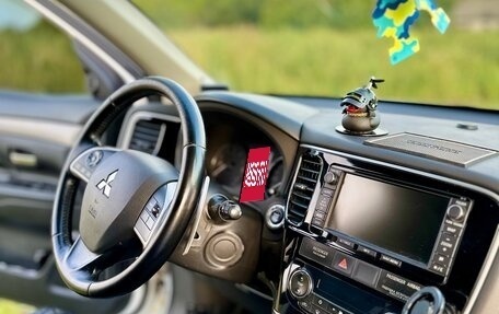 Mitsubishi Outlander III рестайлинг 3, 2013 год, 2 200 000 рублей, 12 фотография