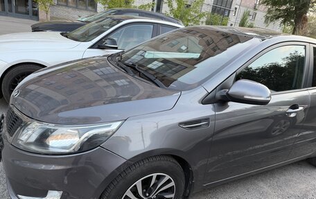 KIA Rio III рестайлинг, 2013 год, 950 000 рублей, 2 фотография