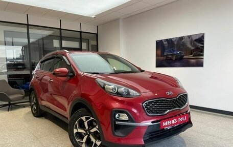 KIA Sportage IV рестайлинг, 2020 год, 2 100 000 рублей, 3 фотография