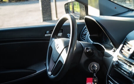 Hyundai Solaris II рестайлинг, 2015 год, 850 000 рублей, 16 фотография