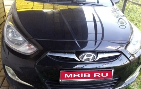 Hyundai Solaris II рестайлинг, 2012 год, 900 000 рублей, 1 фотография