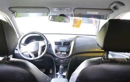 Hyundai Solaris II рестайлинг, 2012 год, 900 000 рублей, 5 фотография