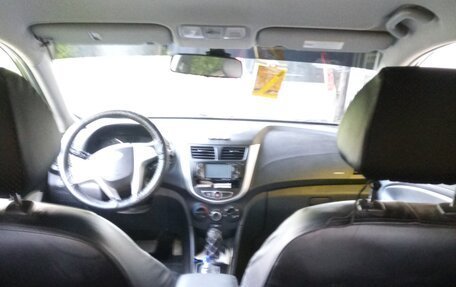 Hyundai Solaris II рестайлинг, 2012 год, 900 000 рублей, 6 фотография