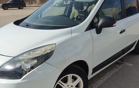 Renault Scenic III, 2011 год, 600 000 рублей, 2 фотография