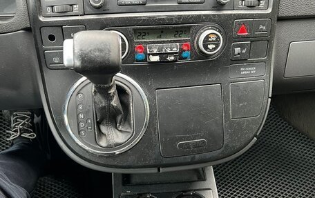 Volkswagen Multivan T5, 2004 год, 1 335 000 рублей, 18 фотография