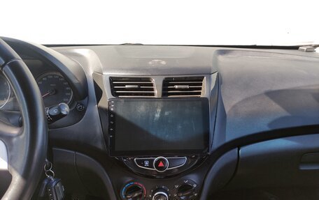 Hyundai Solaris II рестайлинг, 2011 год, 599 000 рублей, 10 фотография