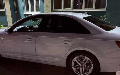 Audi A4, 2017 год, 2 375 000 рублей, 7 фотография