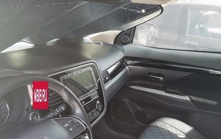 Mitsubishi Outlander III рестайлинг 3, 2018 год, 2 050 000 рублей, 2 фотография