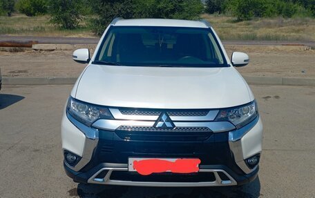 Mitsubishi Outlander III рестайлинг 3, 2018 год, 2 050 000 рублей, 3 фотография