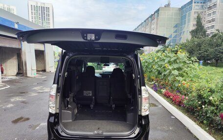 Toyota Voxy II, 2010 год, 1 550 000 рублей, 4 фотография