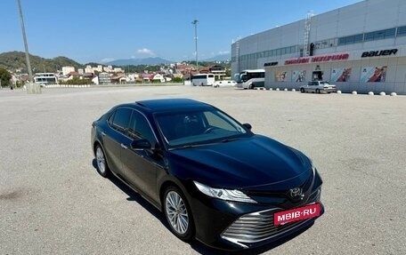 Toyota Camry, 2018 год, 3 200 000 рублей, 2 фотография