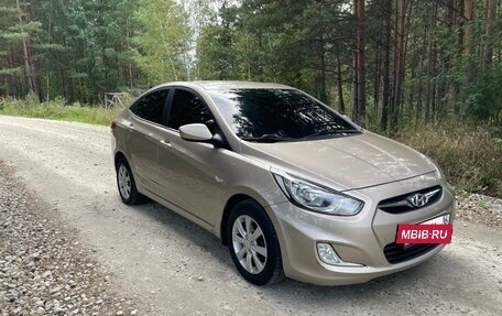 Hyundai Solaris II рестайлинг, 2012 год, 740 000 рублей, 3 фотография