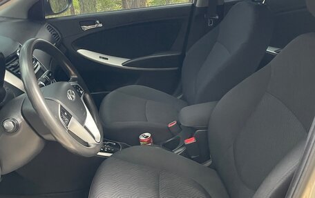 Hyundai Solaris II рестайлинг, 2012 год, 740 000 рублей, 12 фотография