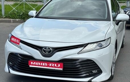 Toyota Camry, 2019 год, 2 340 000 рублей, 6 фотография