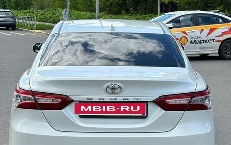 Toyota Camry, 2019 год, 2 340 000 рублей, 4 фотография