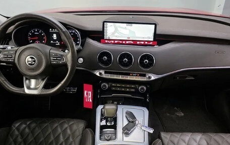 KIA Stinger I, 2021 год, 2 390 000 рублей, 10 фотография