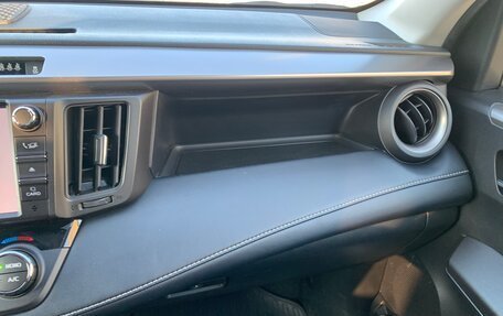 Toyota RAV4, 2018 год, 2 500 000 рублей, 10 фотография
