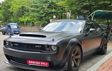 Dodge Challenger III рестайлинг 2, 2018 год, 5 000 777 рублей, 2 фотография