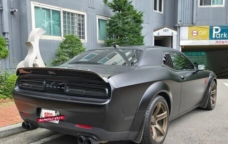 Dodge Challenger III рестайлинг 2, 2018 год, 5 000 777 рублей, 4 фотография