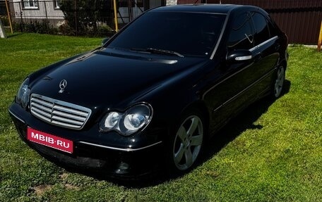 Mercedes-Benz C-Класс, 2004 год, 630 000 рублей, 1 фотография