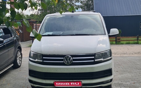 Volkswagen Caravelle T6 рестайлинг, 2017 год, 4 000 000 рублей, 1 фотография